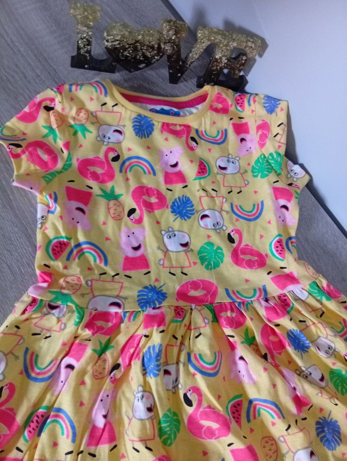 Jolie robe Peppa Pig 💯 coton dû 2/3 ans - photo numéro 2