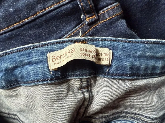 Jean slim en très bon état taille 42 Bershka bleu - photo numéro 9