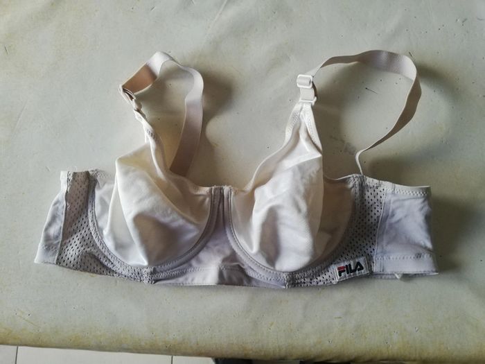 Soutien-gorge sport à armatures Fila t. 95B. Blanc