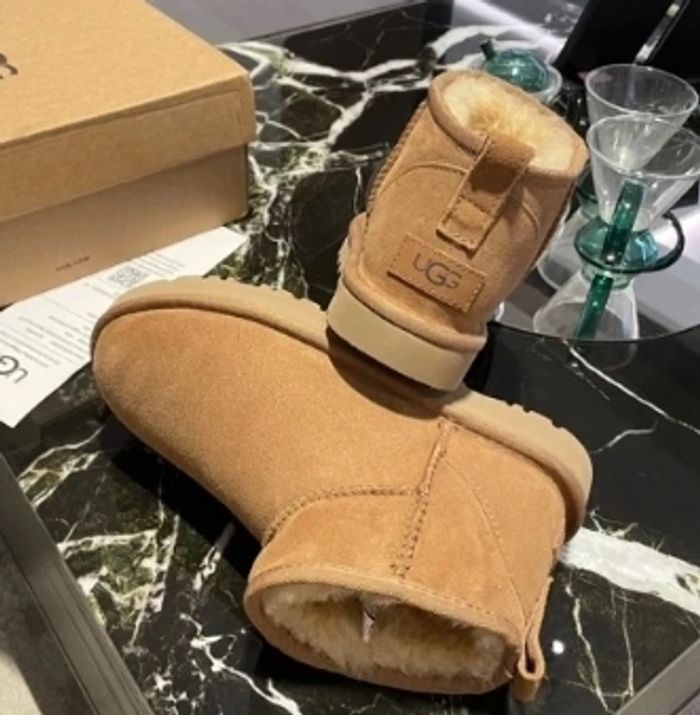 Ugg ultra mini boots . - photo numéro 6