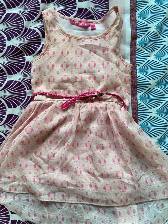 Robe enfant avec ceinture rose