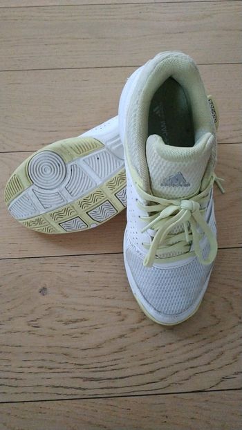 Chaussures de sport indoor Adidas