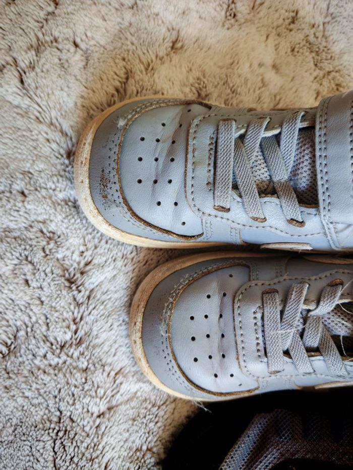 Baskets Nike taille 23.5 - photo numéro 3
