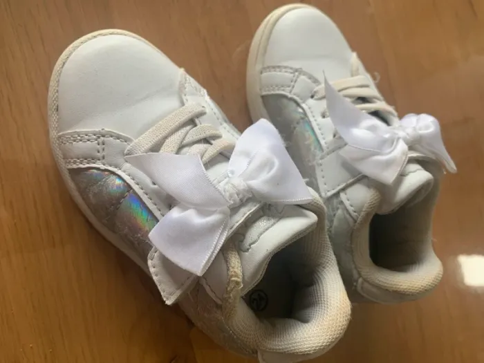Tennis airness blanches taille 24