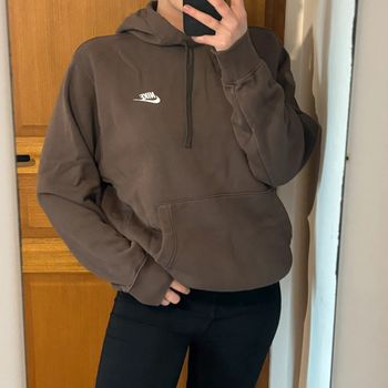 Pull Nike marron foncé