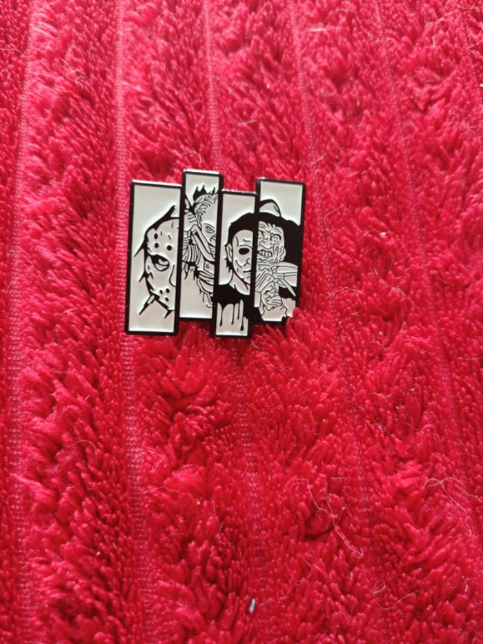 Pins thème horreur