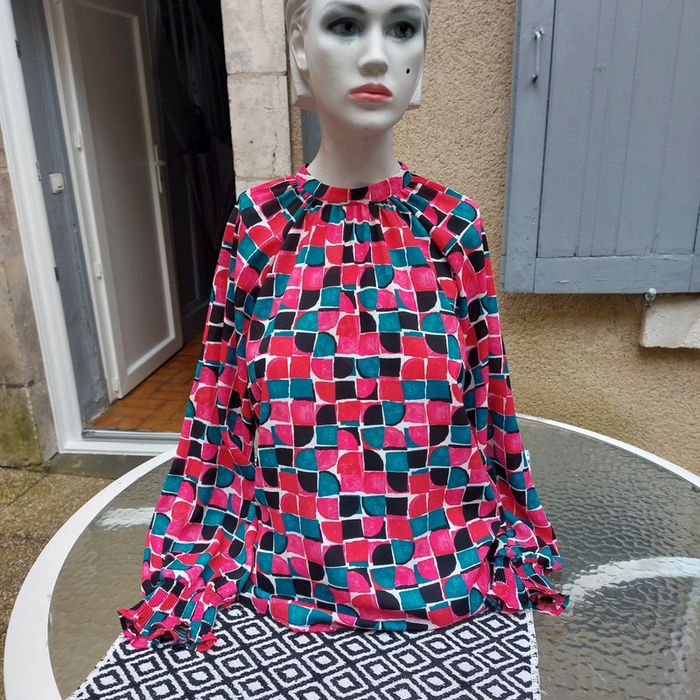 Magnifique blouse neuve taille 36