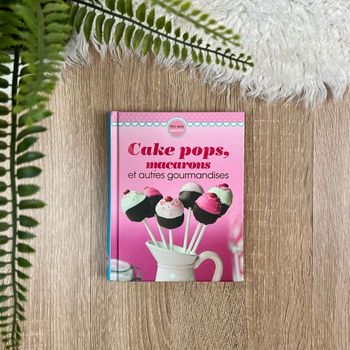Livre : Cake pops, macarons et autres gourmandises 