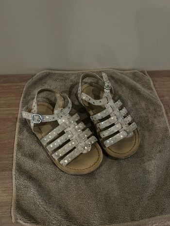 Magnifique sandales cuir cœur doré 💛 taille 25 Mégio Kids
