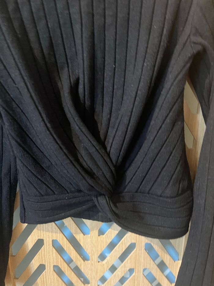 Petit pull col noir Kiabi xxs - photo numéro 2