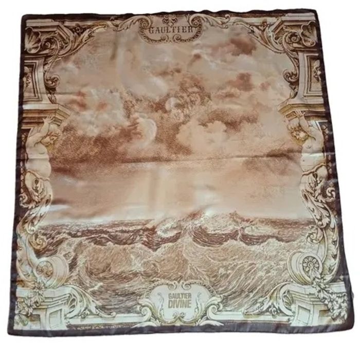 Jean Paul Gaultier Divine Neuf sous blister Foulard avec anneau