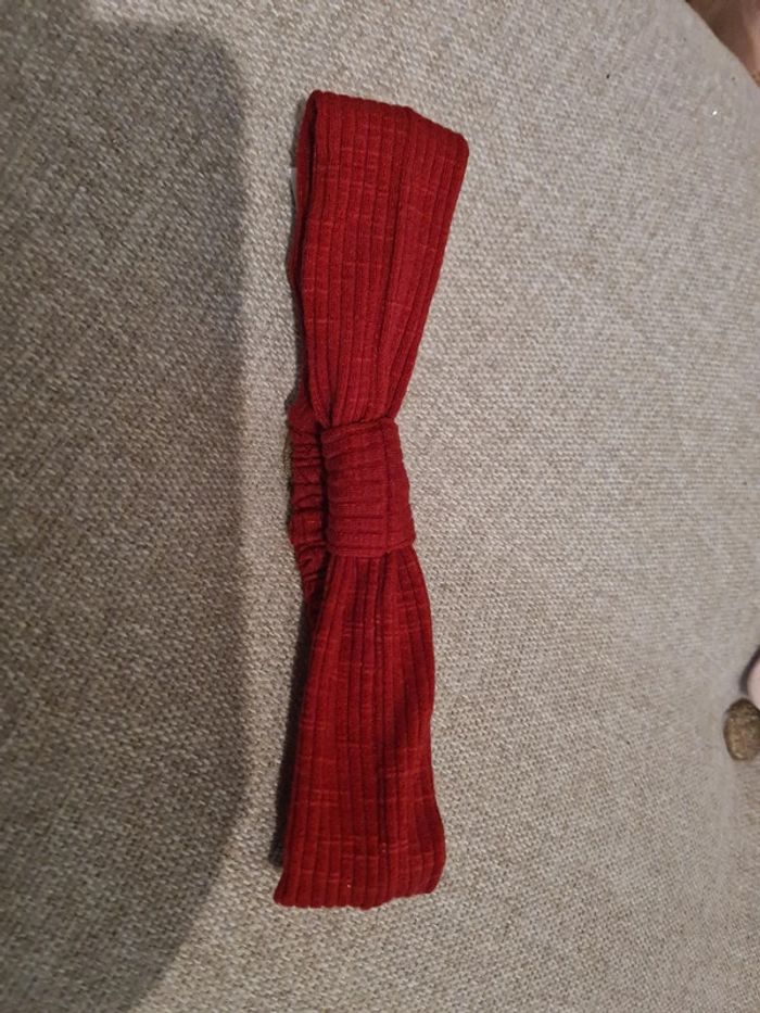 Bandeau rouge tape à l'œil