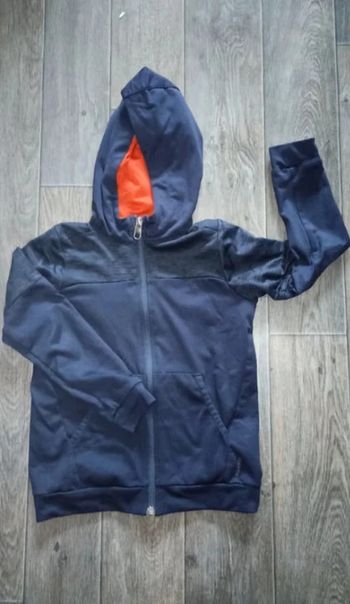 sweat à capuche zippé bleu marine 8 ans / 128 cm·Très bon état·Decathlon