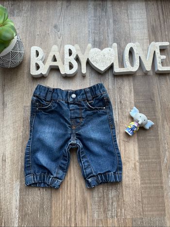- Jeans Kitchoun    - 1 mois  - Très bon état