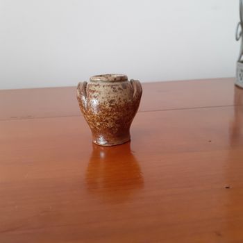 Vase miniature en grès moucheté
