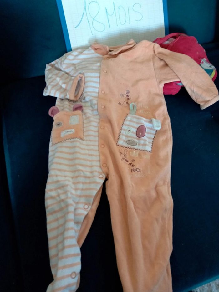 Lot de 8 pyjamas + 1 body + 1 bavoir 18mois - photo numéro 9