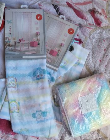 Lot voilages multicolore pastels + un tapis  multicolore pastels