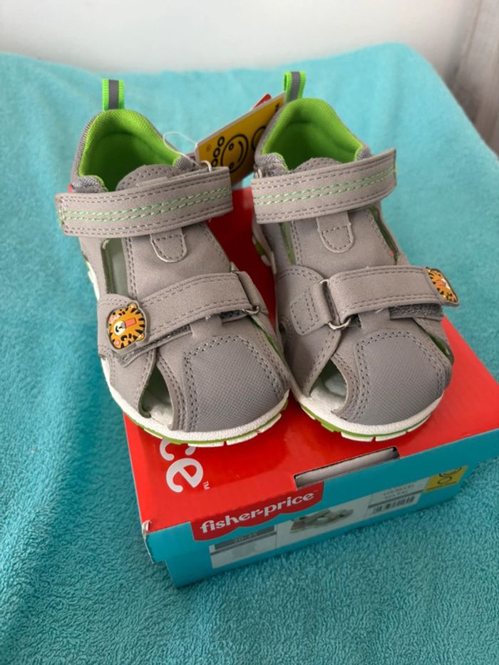 Sandales nus pieds Fisher Price 24 neuf