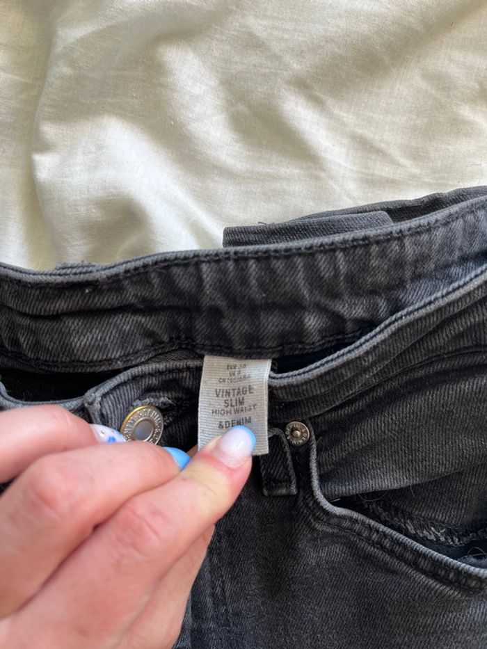 Jean noir H&M slim taille 36 - photo numéro 2