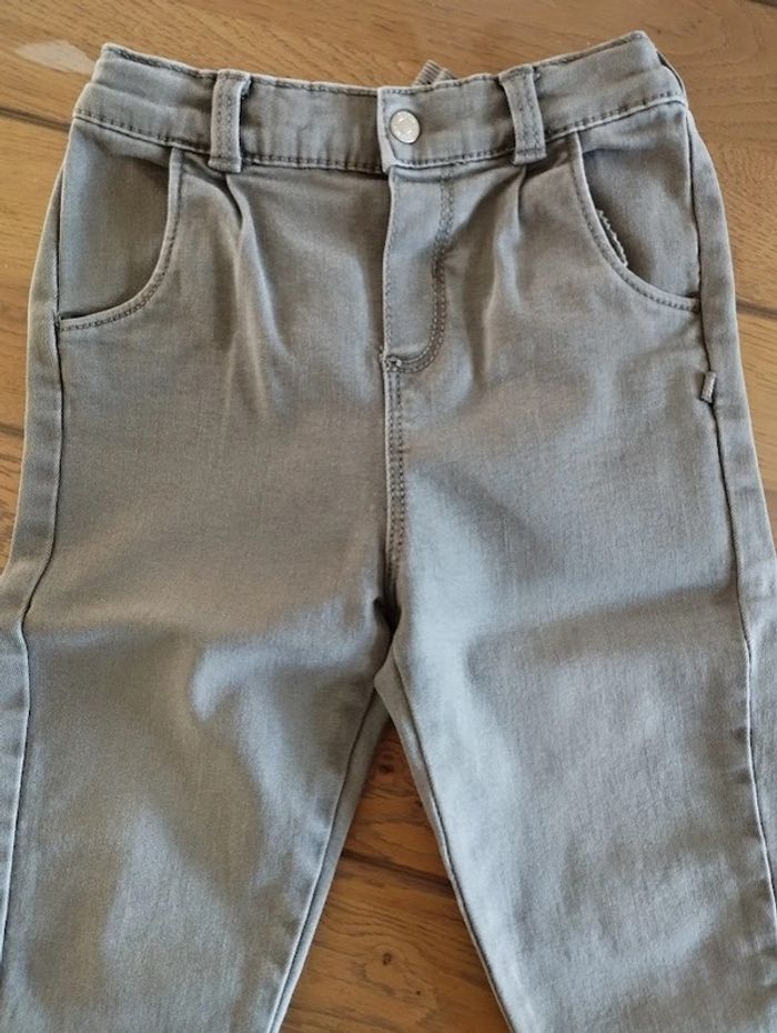 Lot n° 546 Neuf Pantalon mixte Obaïbi 24 mois - photo numéro 3