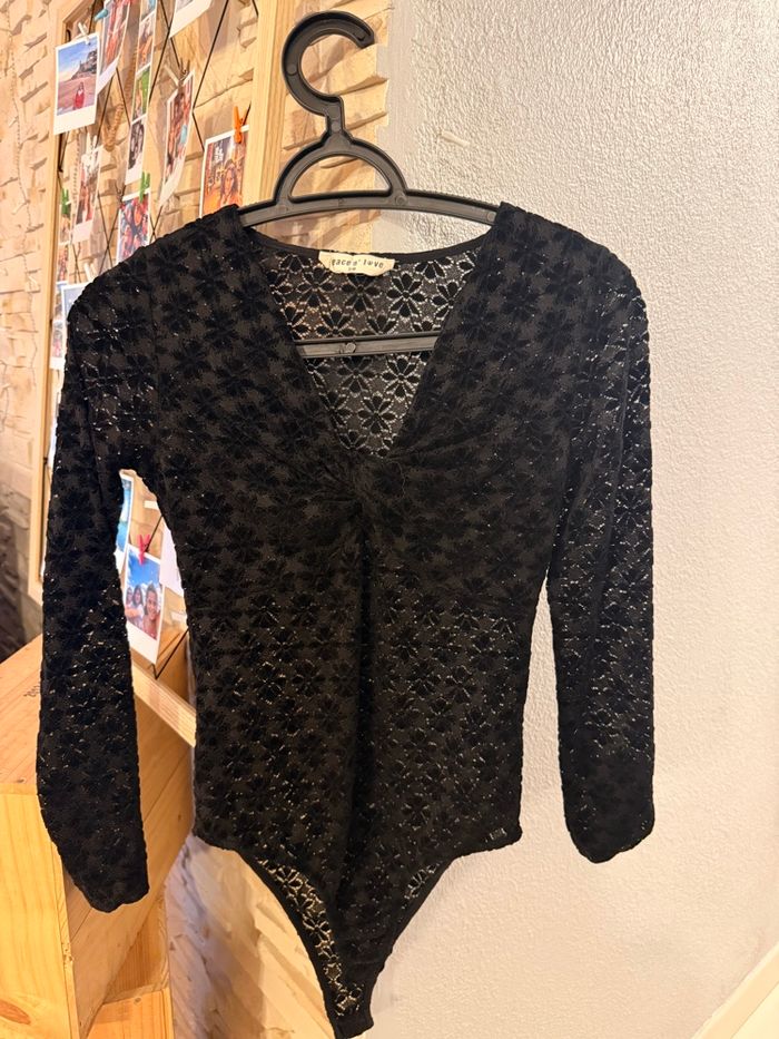 Bodie dentelle noir manche longue