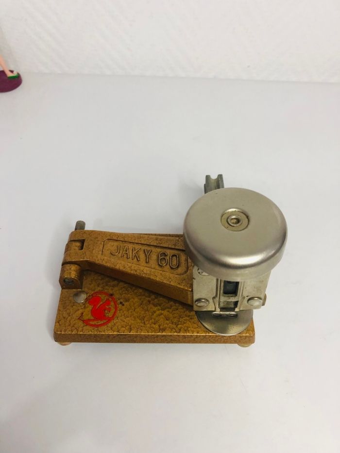 Agrafeuse française Jaky 60 vintage - photo numéro 2