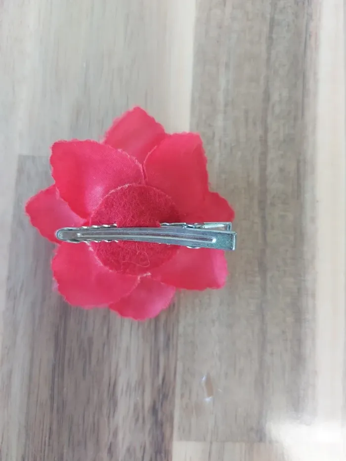 Barette fleur rouge - photo numéro 2