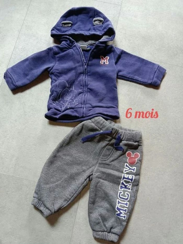 Ensemble Mickey, 6 mois