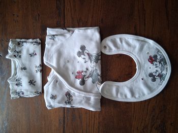 Ensemble body, pyjama et bavoir avec motifs Mickey & Minnie de Disney Baby at Primark
