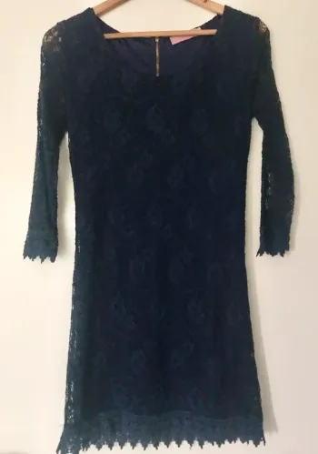 Robe courte dentelle bleu marine