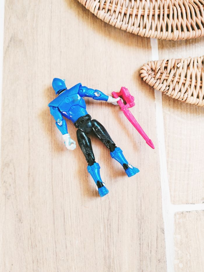 🙅 Power rangers Samurai figurine ranger bleu avec accessoire marque bandai - photo numéro 2