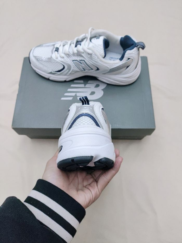 New Balance 530 White Silver Navy  - Taille 42 - photo numéro 2