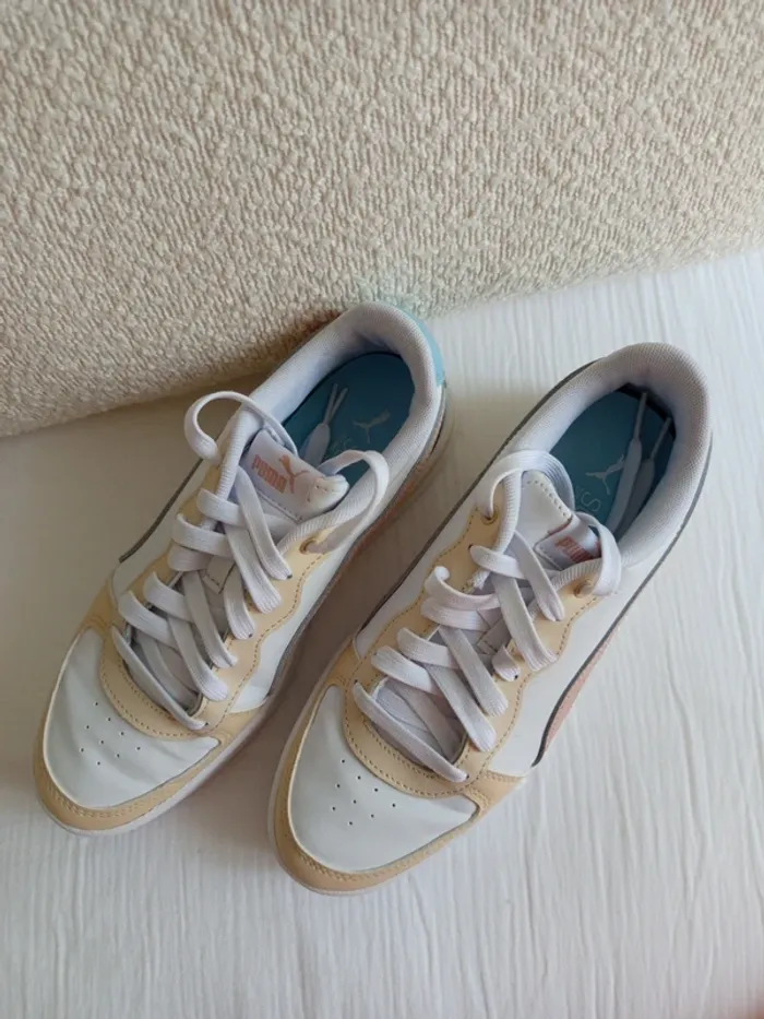 Paire de baskets sneakers Puma Skye pointure 38,5 - photo numéro 2