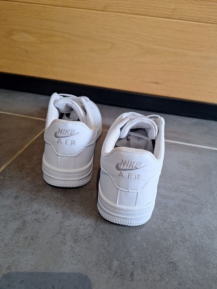 Nike Air Force 1 Taille 39 - photo numéro 2