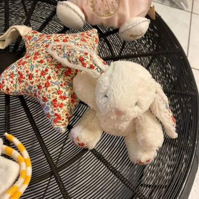 Grand lot douceur pour bébé fille avec doudous et boîte à musique - photo numéro 2