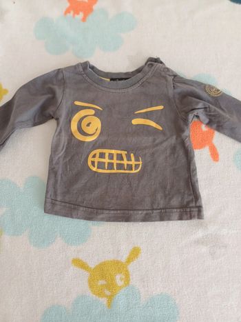 T-shirt gris et jaune 3 mois