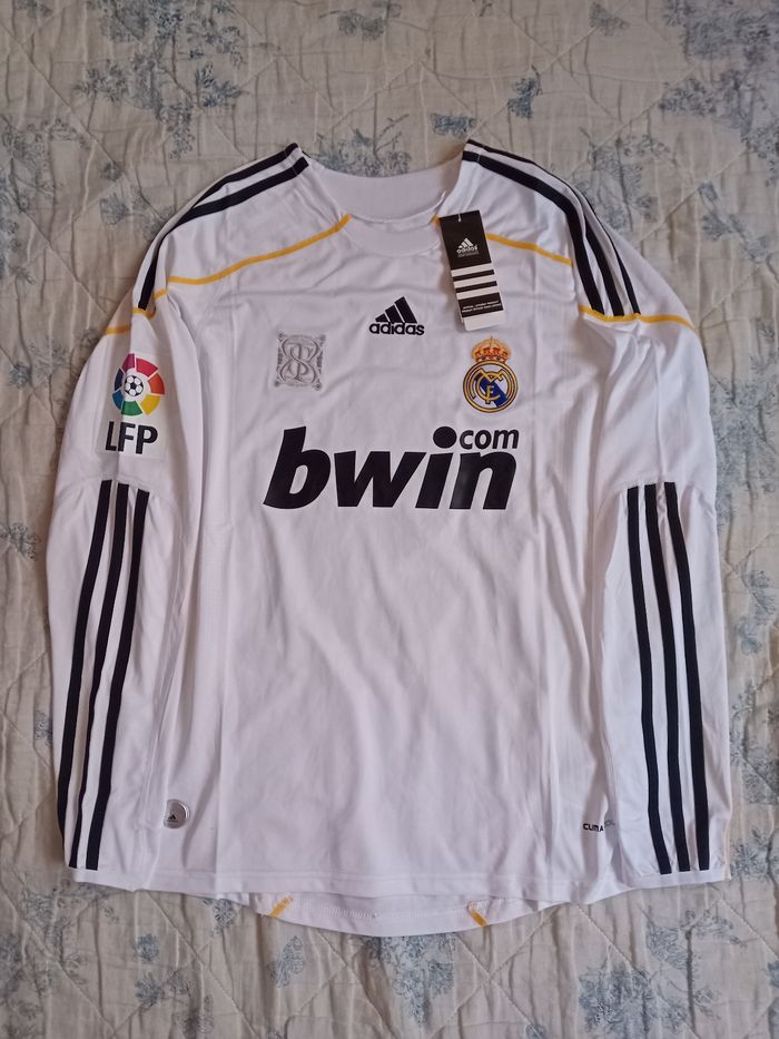 🤍 Maillot domicile 2009/2010 manches longues – Ronaldo 9 – Taille S
- photo numéro 1