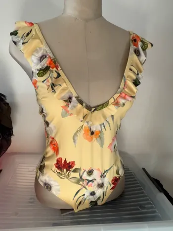 Maillot de bain 1 pièce fleuri – Dos plongeant – Taille M