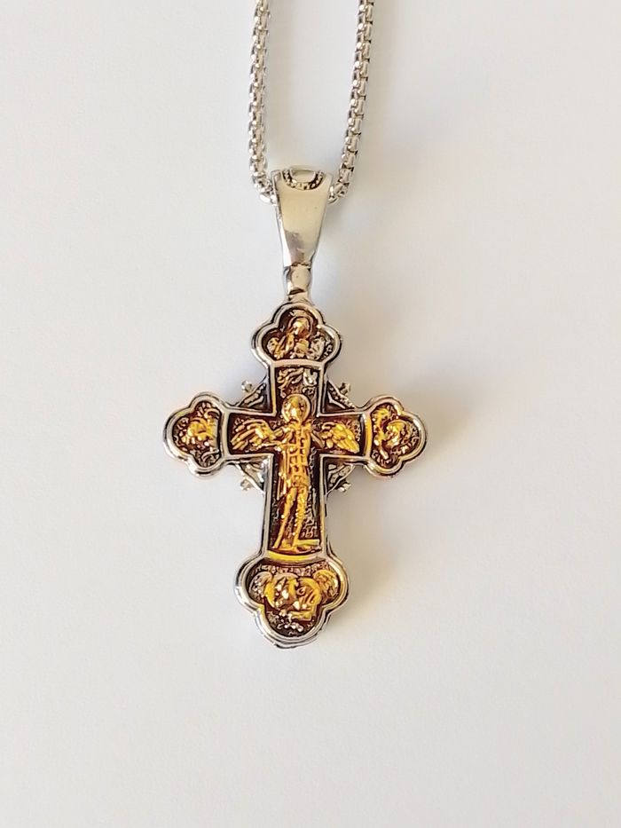 Chaîne + pendentif religieux