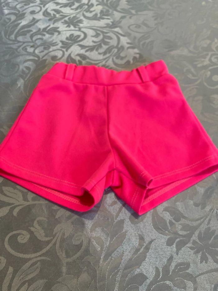 Short fille