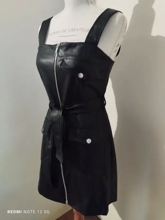 Magnifique robe Similicuir taille S - photo numéro 3