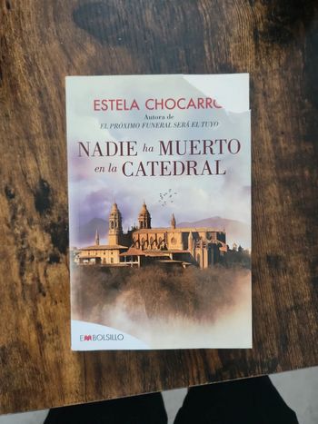 Livre : Nadie ha muerto en la catedral