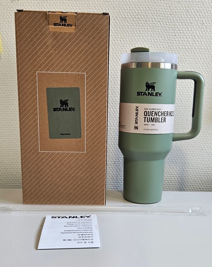 💚 Tasse Stanley Quencher H2.0 Tumbler 40 oz (1200 ml) – Vert Kaki – Neuf