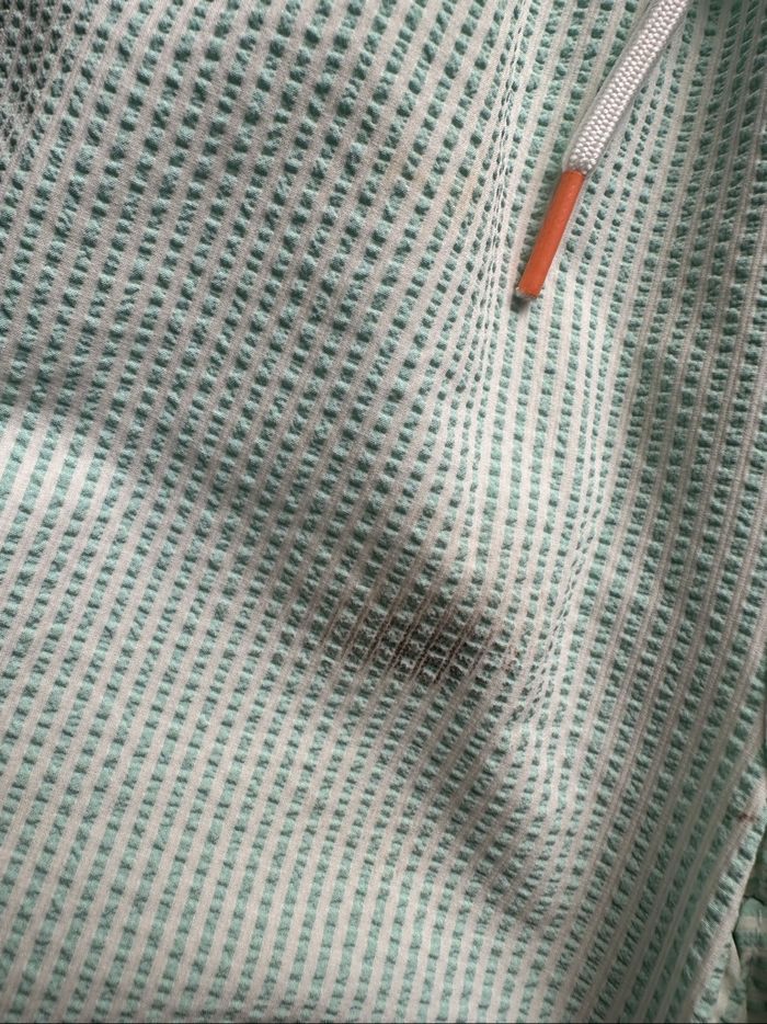 - Short de bain Vertbaudet  - 5 ans - bon état, tache - photo numéro 2