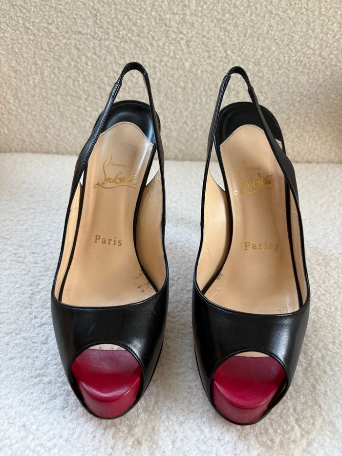 Escarpins bouts ouverts Louboutin - Taille 36,5 - photo numéro 2