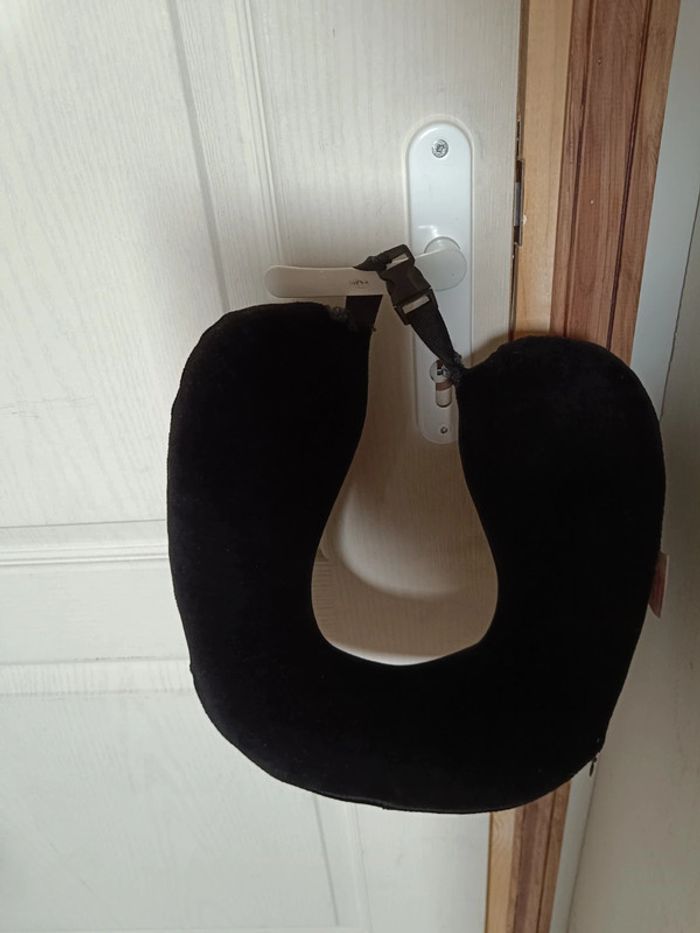 Coussin de voyage tour de cou velours mémoire de forme Ergo Travele - photo numéro 3