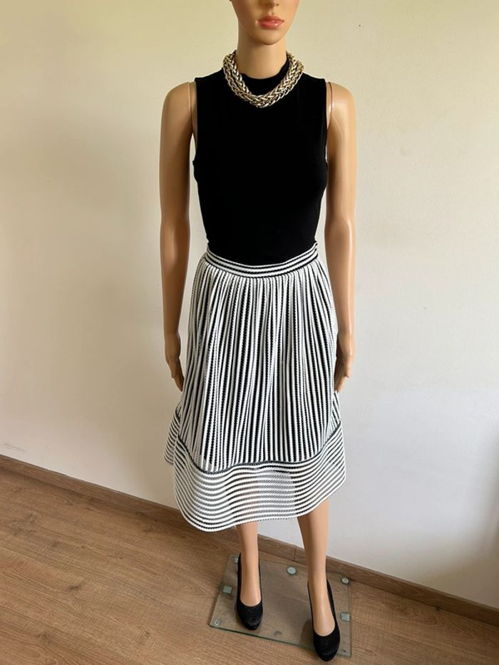 Jupe mi longue patineuse blanche et noire WE taille S TBE - photo numéro 3