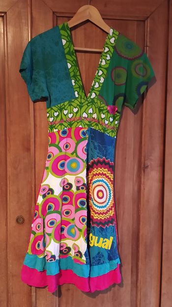 Robe Desigual taille XS.