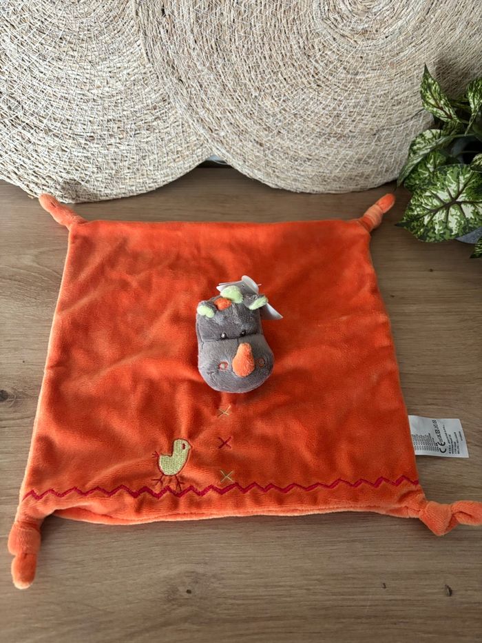Neuf doudou plat rhinocéros orange oiseau jogystar kiabi - photo numéro 3