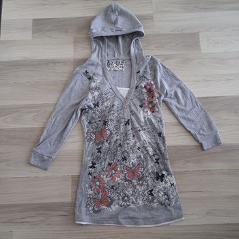 Pull  femme à capuche gris imprimé NewLook taille M